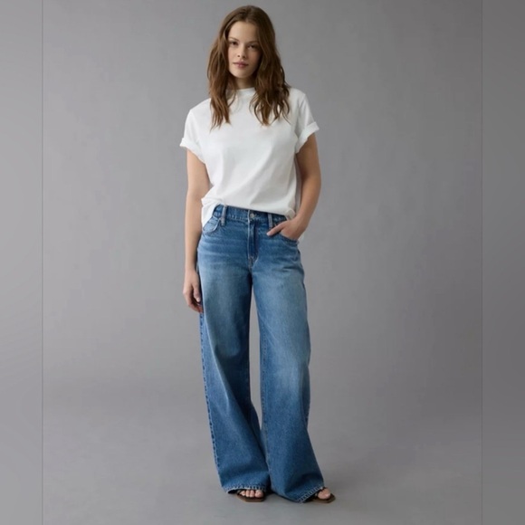 American Eagle Outfitters Denim - American Eagle Strigid Low Rise Ultra Wide Leg Jeans Women’s Sz 2 Short Blue